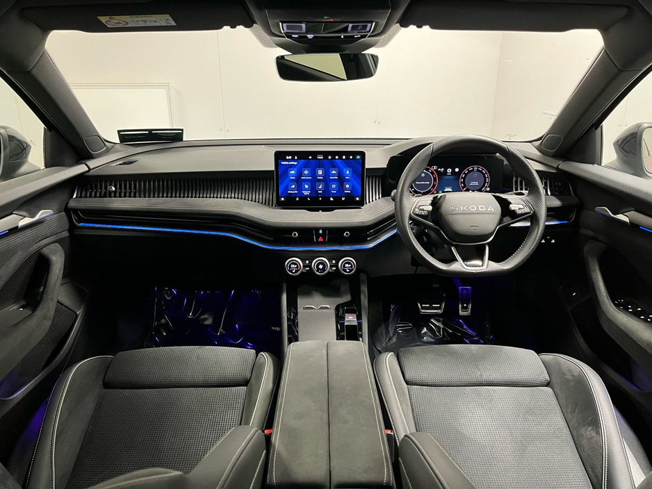 Skoda Superb Sportline DSG 2.0TDI 150BHP - Reversing Camera - Ambient Lighting - Climate Control - Electric Heated Memory Seats - Keyless Start - Apple CarPlay/Android Auto — thumbnail 3