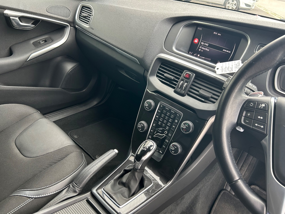 2018 Volvo V40 2L Diesel For Sale Images