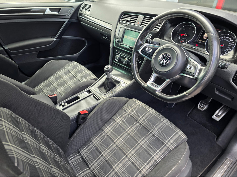 2016 Volkswagen Golf 2.0L Diesel For Sale Images