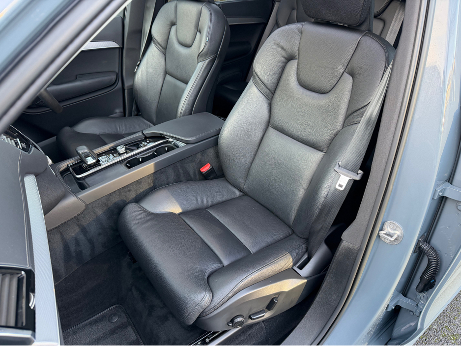 2023 Volvo XC90 2L Petrol Plug-in Hybrid For Sale Images