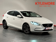 Volvo V40 HATCHBACK AUTOMATIC 1.5L TURBO PETROL - FACTORY DIAMOND CUT ALLOY WHEELS - CRUISE CONTROL - REVERSE CAMERA