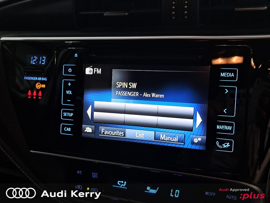 Toyota Auris HYBRID LUNA SPORT 4DR AUTO — thumbnail 15