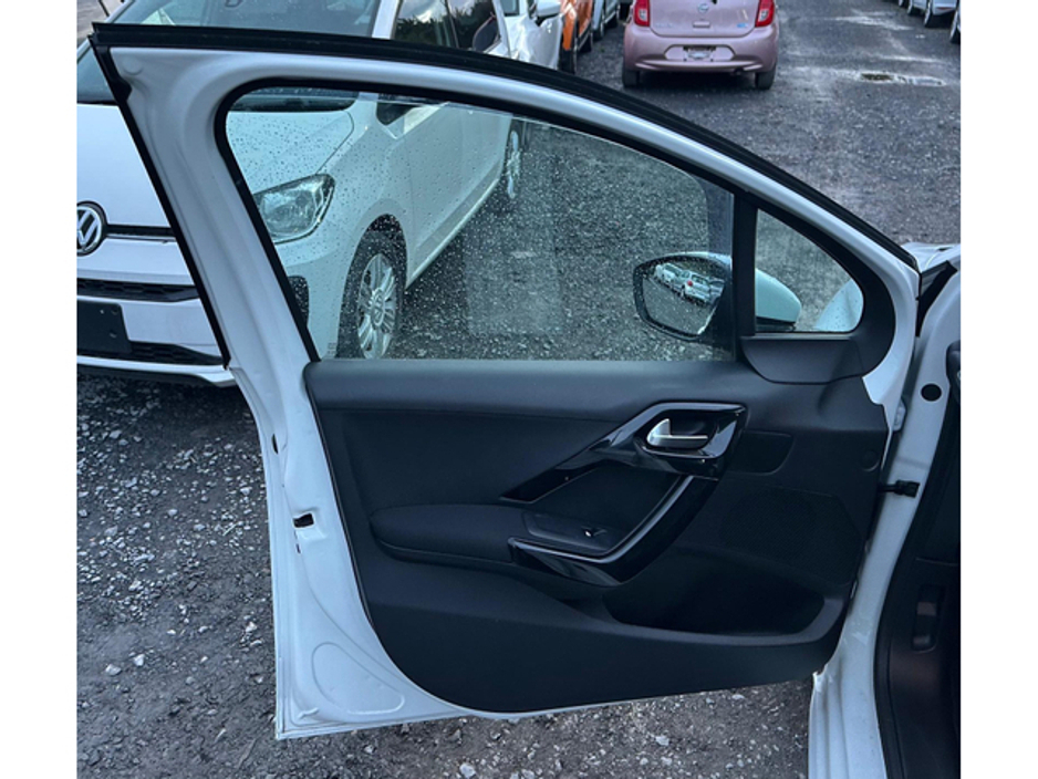 Peugeot 208 Puretech 1.2L Petrol Automatic (2763) — thumbnail 8