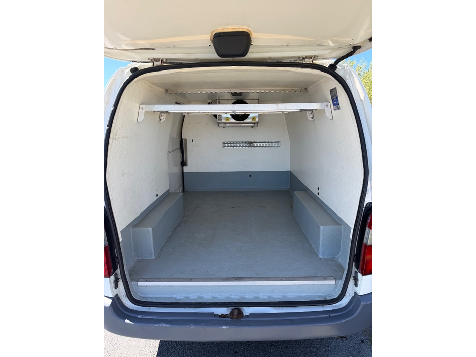 2005 Toyota Hiace 2.5L Diesel For Sale Images