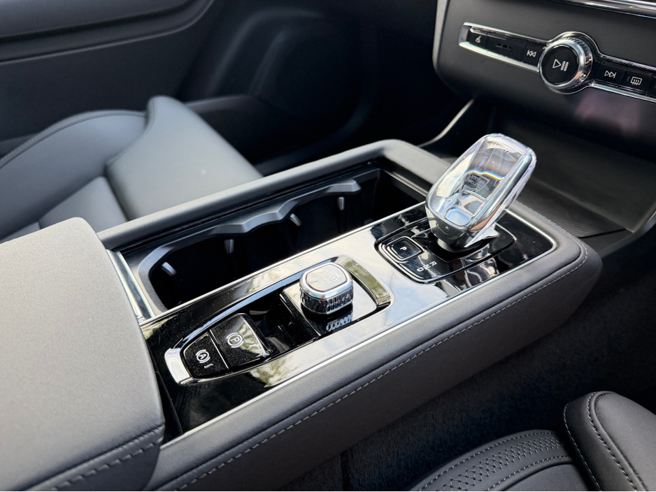 2025 Volvo XC90 2L Petrol Plug-in Hybrid For Sale Images