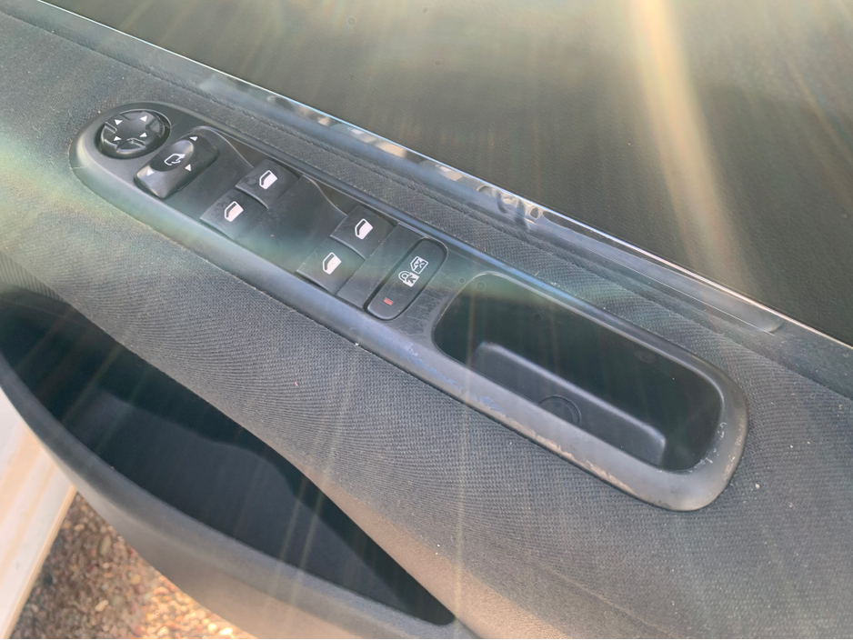 2015 Peugeot 5008 1.6L Diesel For Sale Images