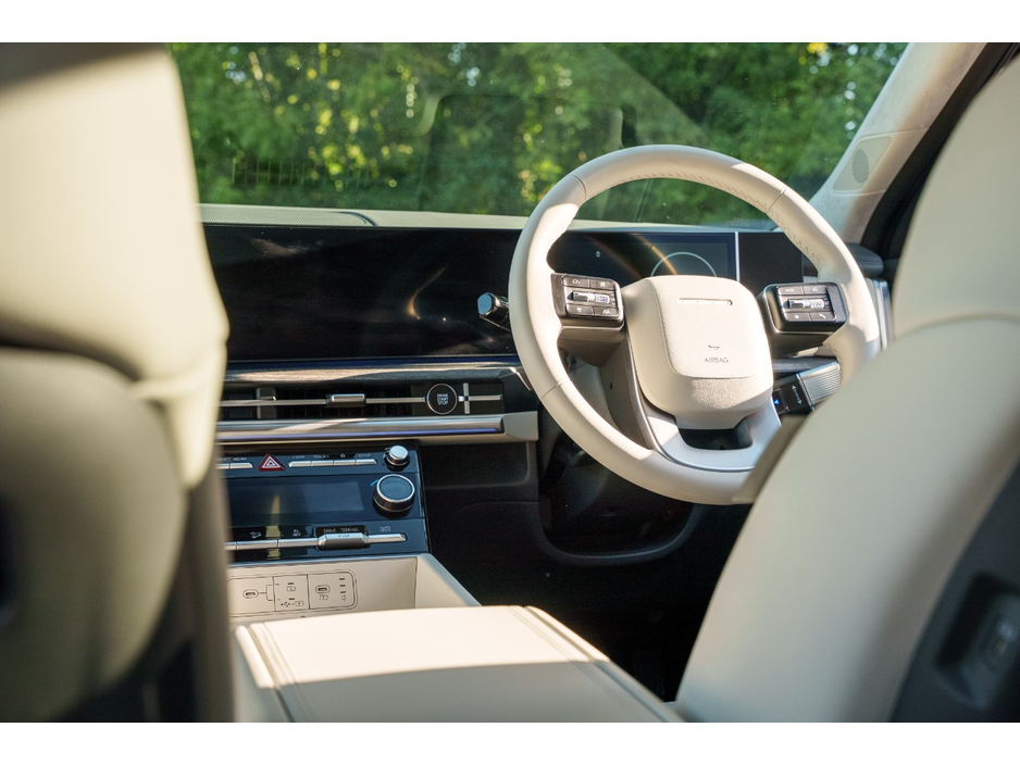 2025 Hyundai Santa Fe 1.6L Petrol Plug-in Hybrid For Sale Images