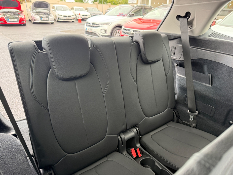 BMW 2 Series LUXURY 7 SEATS 150BHP AUTOMATIC *REAR VIEW CAMERA, 17 " ALLOYS, PARKING SENSORS FRONT & REAR, MEMORY SEATS, LEATHER UPHOLSTERY, 3 STAGE HEATED SEATS, POWERED BOOT LID, DUAL ZONE CLIMATE CONTROL* — thumbnail 12