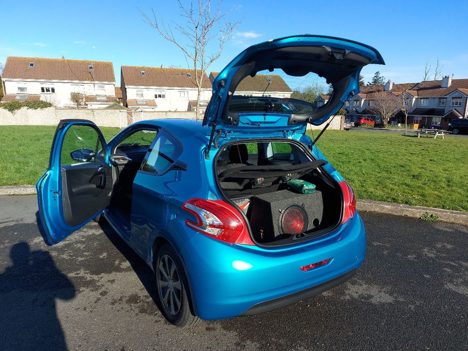 Peugeot 208 1.4 eHDI Access Hatchback Diesel Automatic (68bhp) — thumbnail 2
