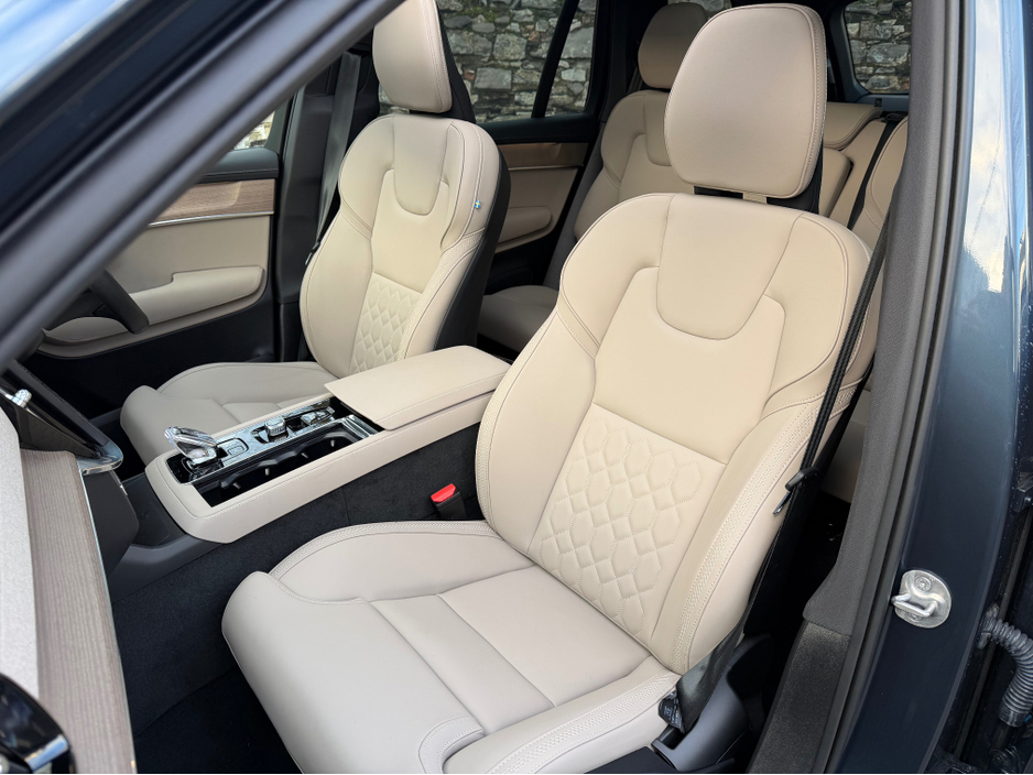 2025 Volvo XC90 2L Petrol Plug-in Hybrid For Sale Images