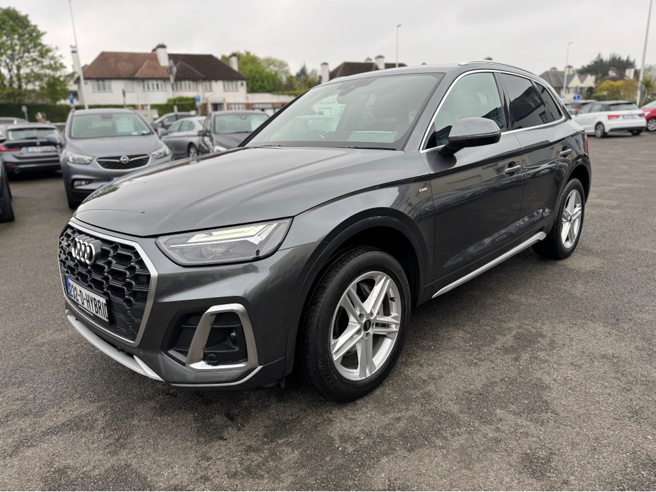 2023 Audi Q5 2.0L Petrol Plug-in Hybrid For Sale Images
