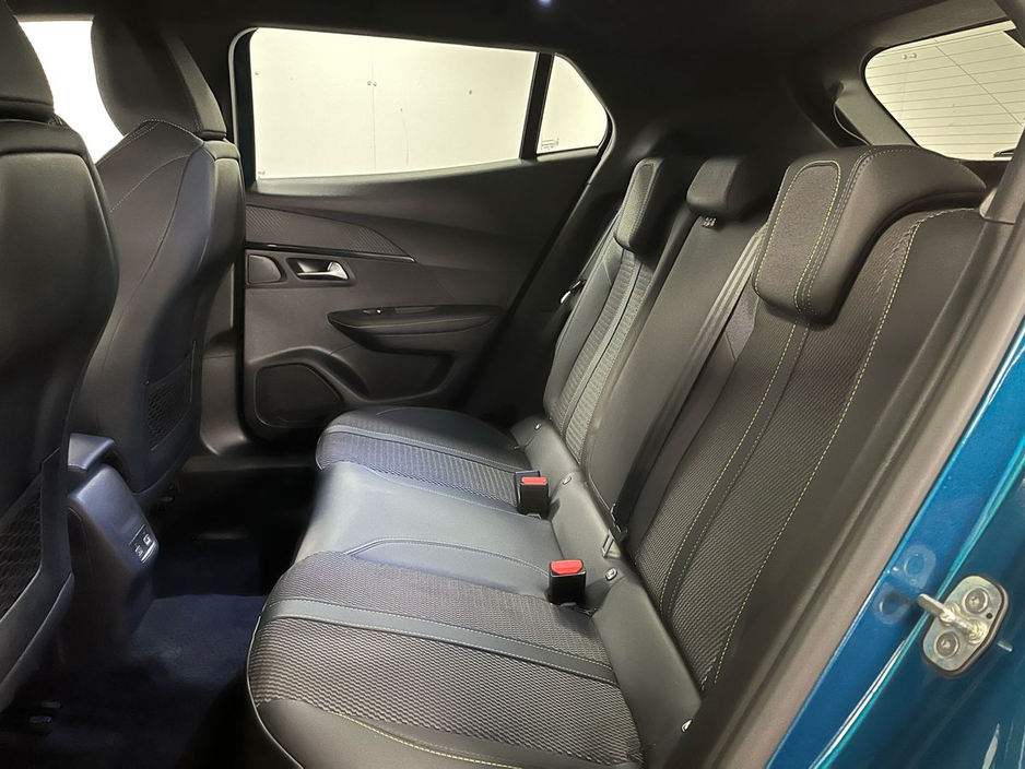 Peugeot 2008 GT EV 54kWh 156BHP - Reversing Camera - Climate Control - Cruise Control - Keyless Start - Apple CarPlay/Android Auto — thumbnail 8