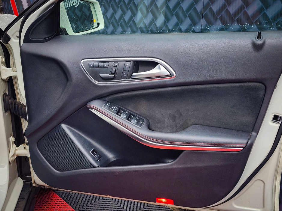 2016 Mercedes-Benz GLA Class 1.6L Petrol For Sale Images