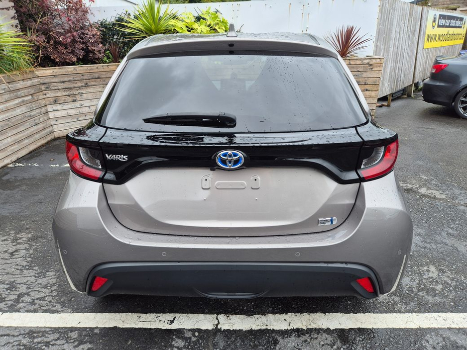 Toyota Yaris 1.5 HYBRID / X SPEC / BEST SMALL CAR ON THE ROAD / TAX €150 — thumbnail 8