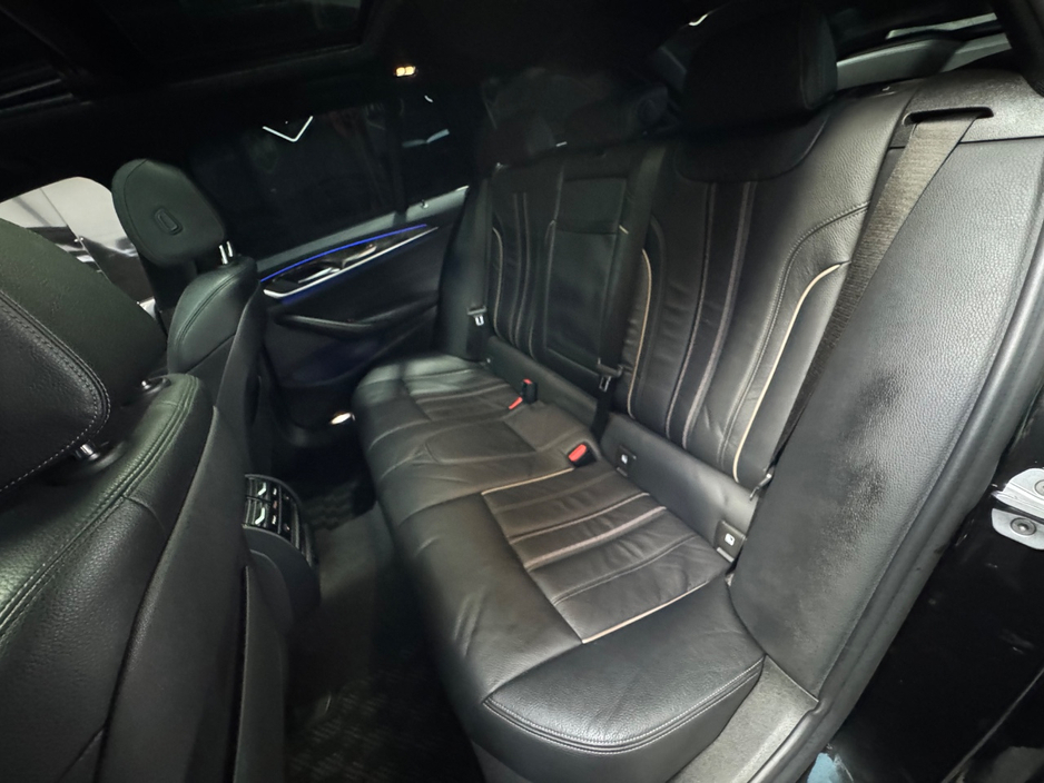 BMW 5 Series M-Sport Pro *Panoramic Sunroof* — thumbnail 22