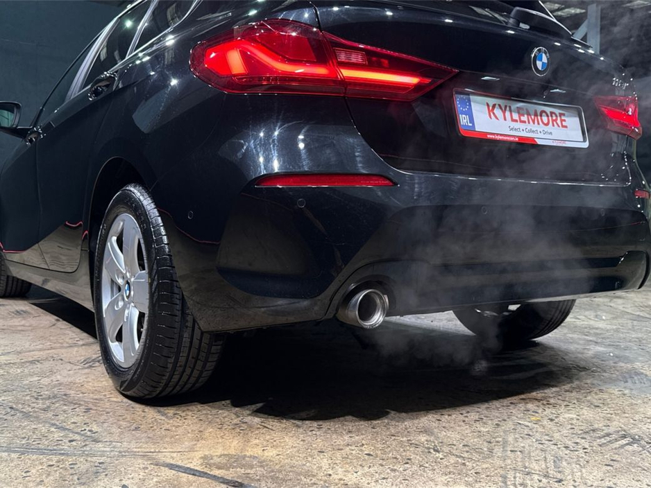 BMW 1 Series 118I 1.5 AUTOMATIC - NEW MODEL - FACTORY ALLOYS - DIGITAL DASH - REAR CAMERA — thumbnail 11