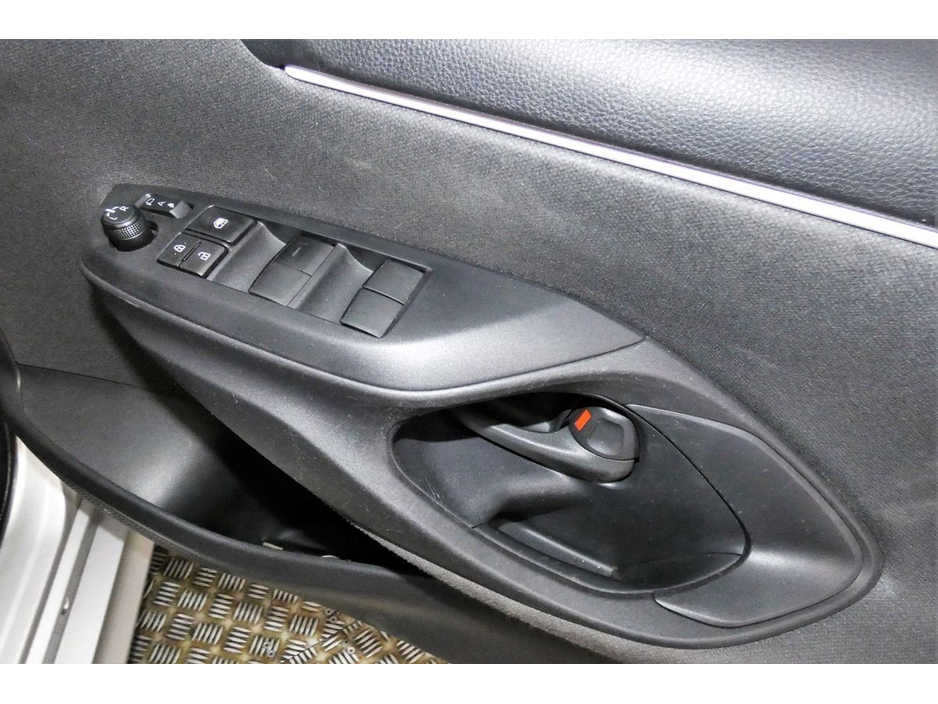 Toyota Yaris 1.5 PETROL HYBRID *REVERSE CAM* — thumbnail 24