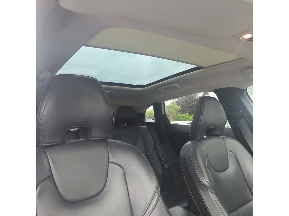 2017 Volvo V40 2L Diesel For Sale Images