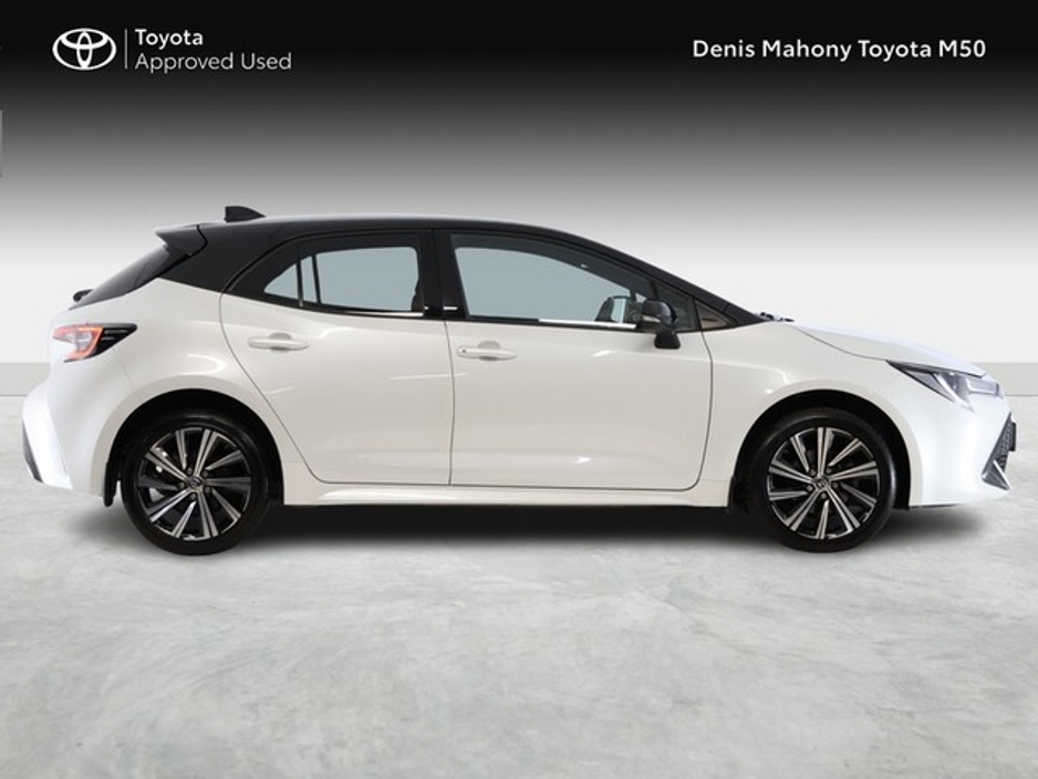Toyota Corolla Luna Sport Hatchback Hybrid — thumbnail 3