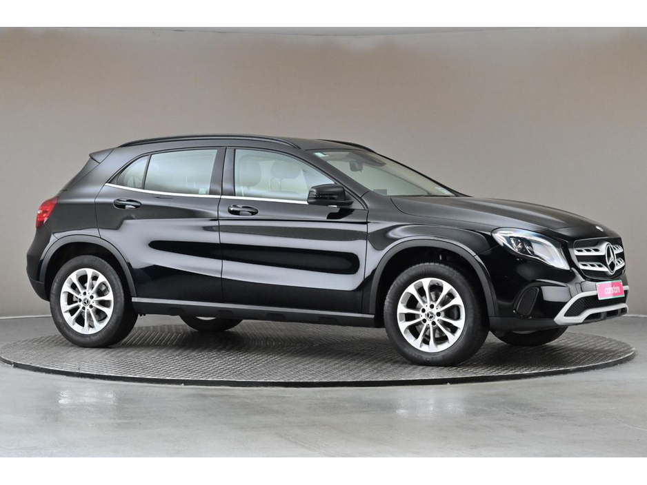 Mercedes-Benz GLA Class GLA 180 *BEIGE LEATHER* — thumbnail 12