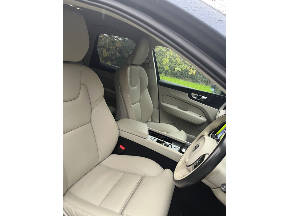 2022 Volvo XC60 2L Diesel For Sale Images