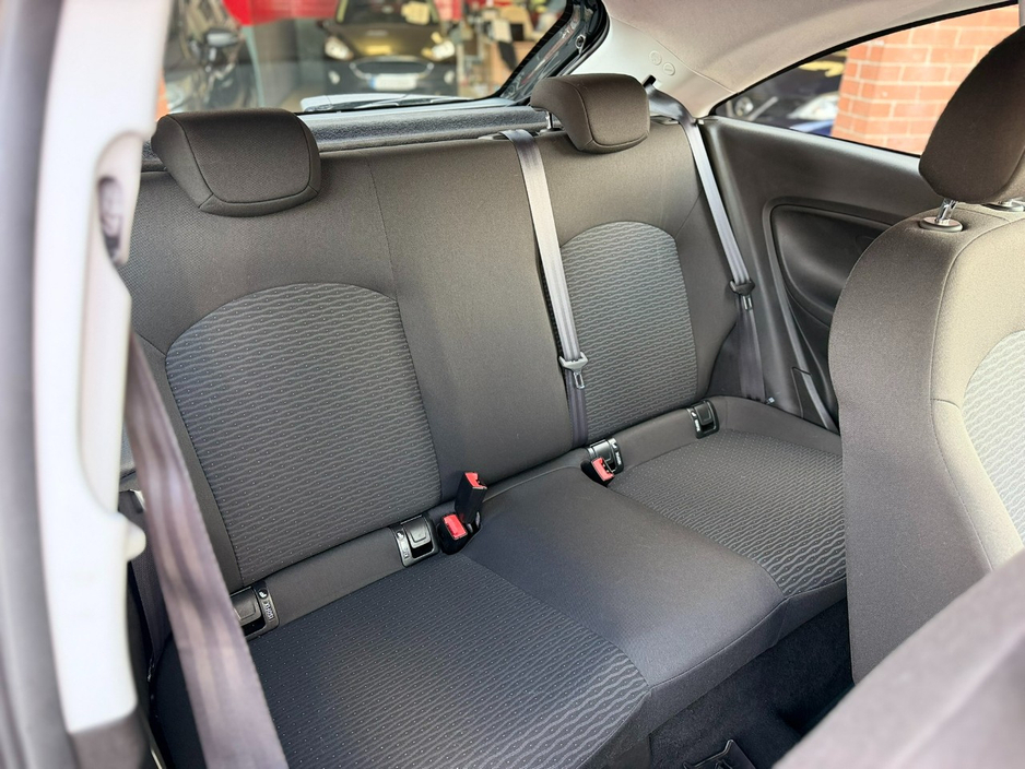Opel Corsa 1.4 SC 3DR - VERY LOW KMS — thumbnail 13