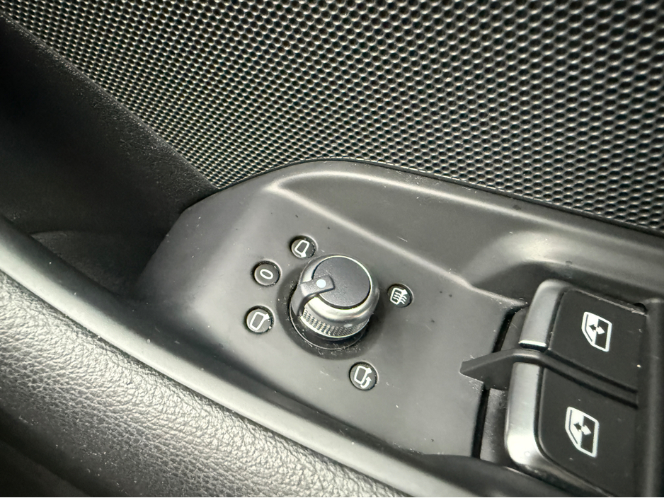 Audi A3 HATCHBACK 1.4 AUTOMATIC * REAR VIEW CAMERA, POP UP MULTIMEDIA DISPLAY, AUDI MULTIMEDIA, POWERED FOLDING HEATED MIRRORS, PRIVACY GLASS, PADDLE SHIFT, 18" S-LINE ALLOYS * — thumbnail 17