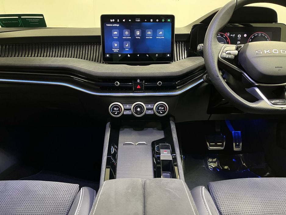 Skoda Superb Sportline DSG 2.0 TDI 150BHP - 19 Inch Alloys - Reversing Camera - Ambient Lighting - Climate Control - Electric Heated Memory Seats - Keyless Start - Apple CarPlay/Android Auto — thumbnail 9