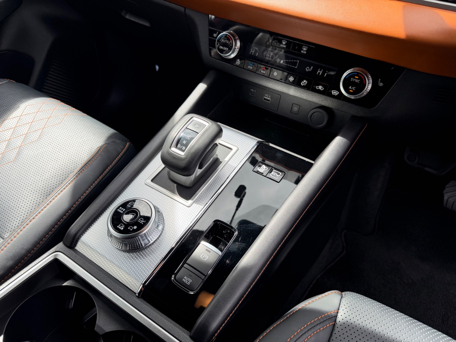 2022 Mitsubishi Outlander 2.4L Petrol Plug-in Hybrid For Sale Images