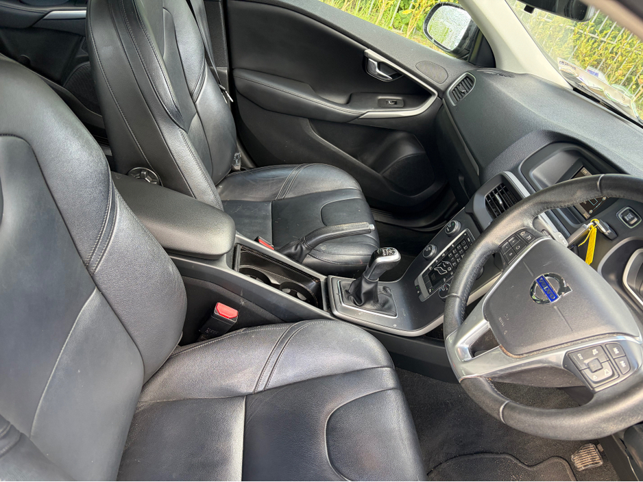 2016 Volvo V40 2L Diesel For Sale Images