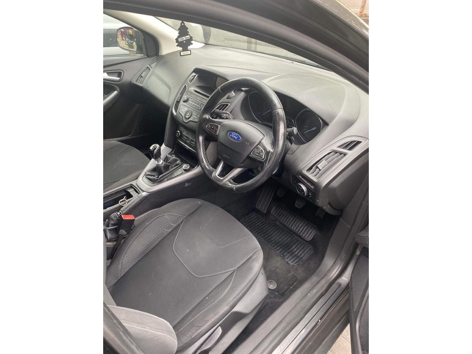 Ford Focus 1.6 Zetec Saloon Diesel Manual (95bhp) — thumbnail 9