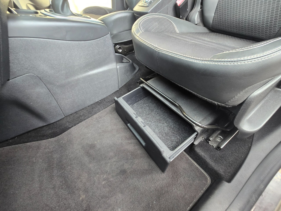 Renault Grand Megane SCENIC 3 BOSE 1.5 DCI 110 4DR — thumbnail 19