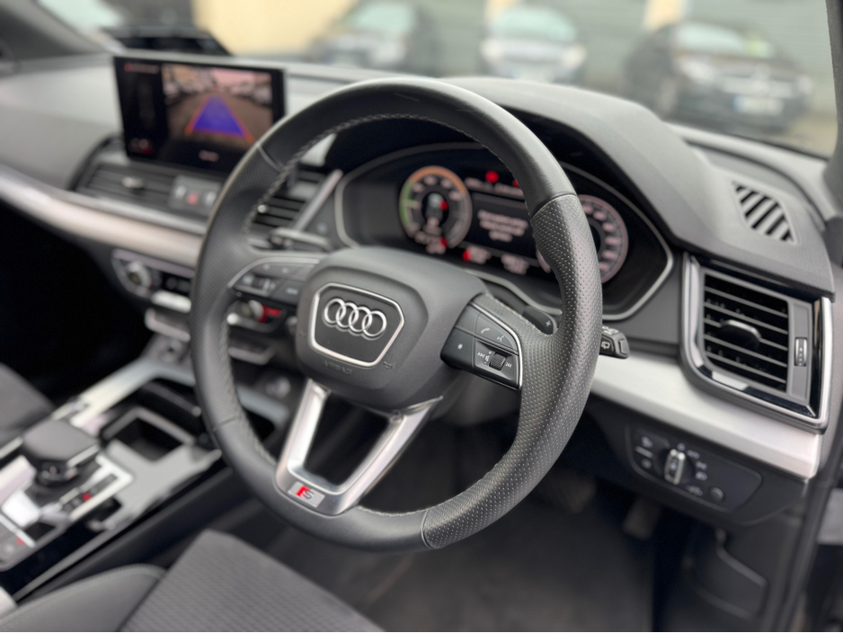 2023 Audi Q5 2.0L Petrol Plug-in Hybrid For Sale Images