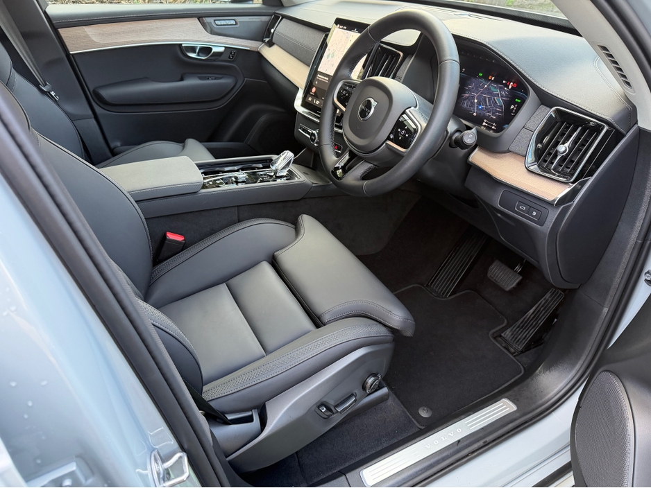 2025 Volvo XC90 2L Petrol Plug-in Hybrid For Sale Images