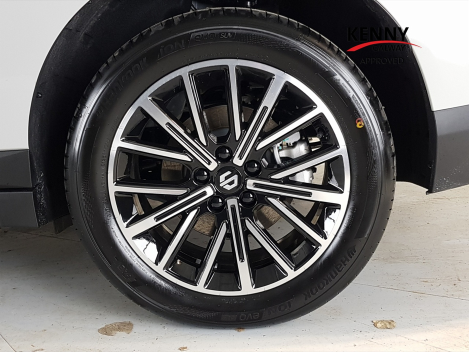 2026 Leapmotor B10 1.5L Petrol Plug-in Hybrid For Sale Images