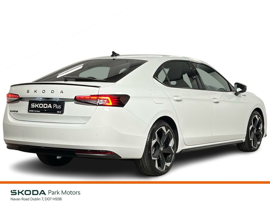 Skoda Superb Sportline DSG 2.0 TDI 150BHP - 19 Inch Alloys - Reversing Camera - Ambient Lighting - Climate Control - Electric Heated Memory Seats - Keyless Start - Apple CarPlay/Android Auto — thumbnail 4