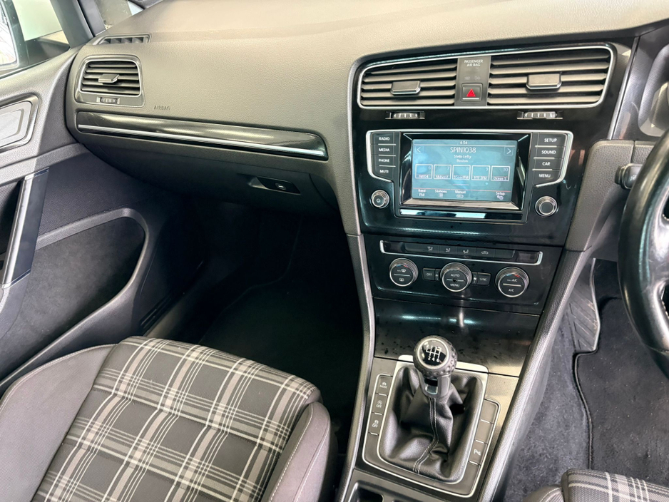 2014 Volkswagen Golf 2L Diesel For Sale Images