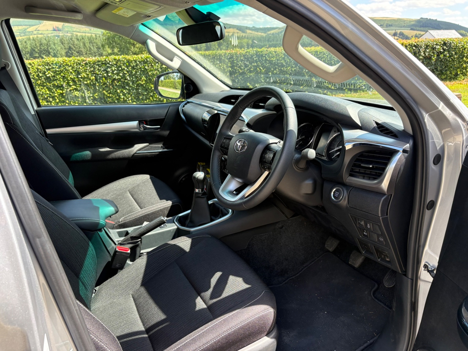2025 Toyota Hilux 2.8L Diesel For Sale Images