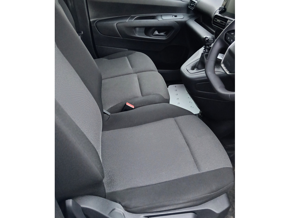 2023 Peugeot Partner 1.5L Diesel For Sale Images