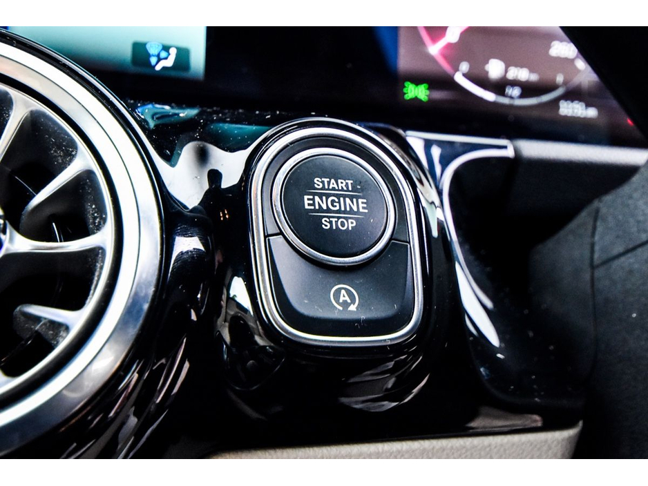 Mercedes-Benz GLA Class 200d Progressive Night Pack Auto — thumbnail 16