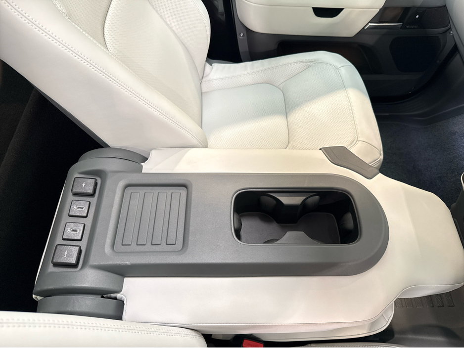 2026 Land Rover Defender 3L Diesel For Sale Images