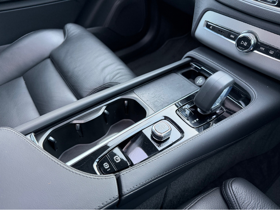 2023 Volvo XC90 2L Petrol Plug-in Hybrid For Sale Images