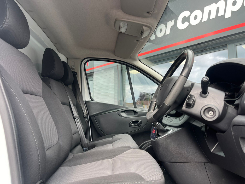 2020 Nissan NV300 2L Diesel For Sale Images