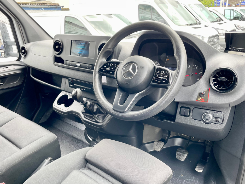 2022 Mercedes-Benz Sprinter 2L Diesel For Sale Images