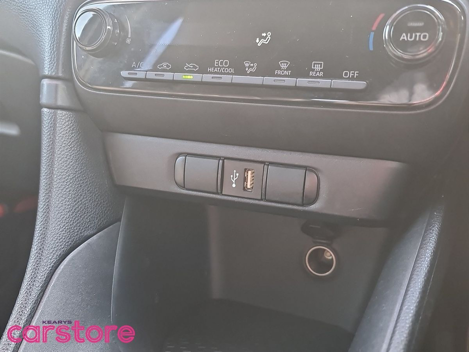 Toyota Yaris Hybrid X — thumbnail 22