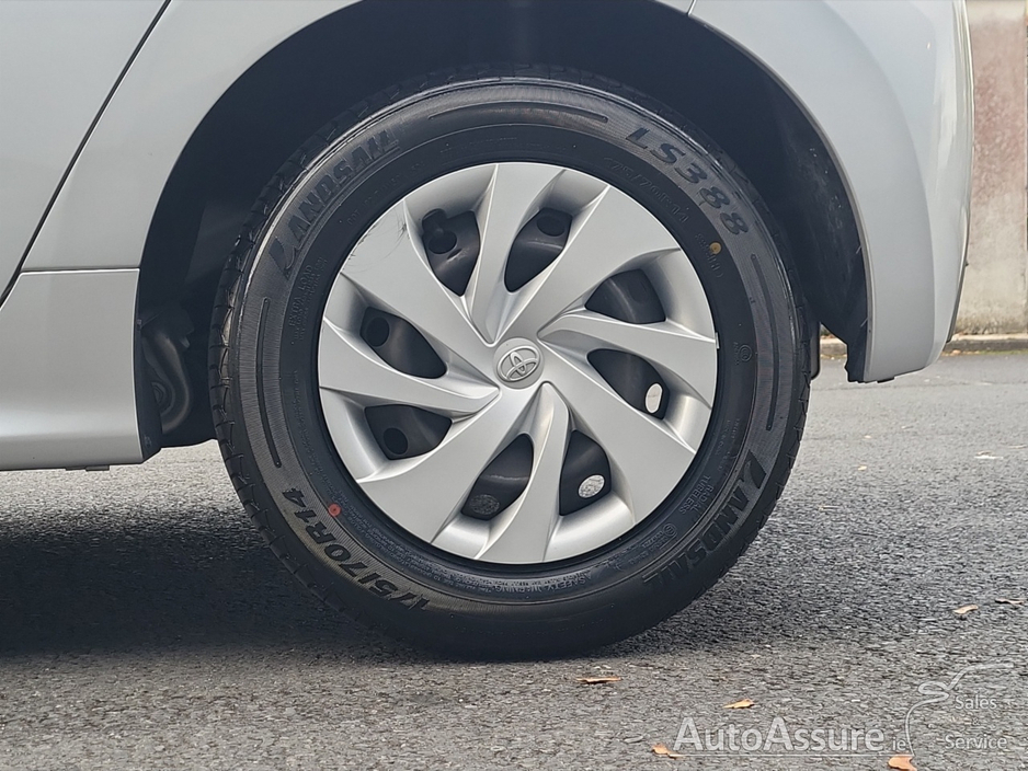 2022 Toyota Yaris 1.5L Hybrid For Sale Images