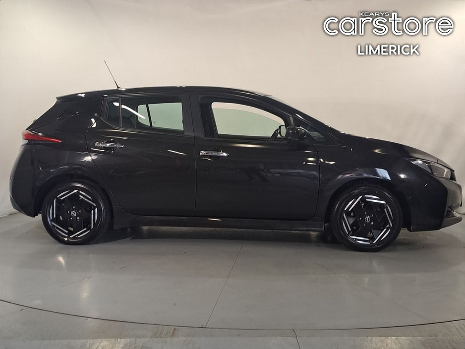 Nissan Leaf Leaf Acenta 150 Electric 40kWh Auto — thumbnail 2