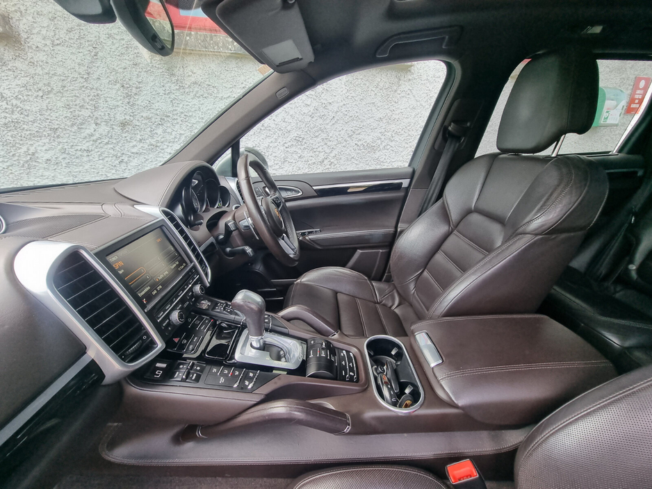 2015 Porsche Cayenne 3L Petrol Plug-in Hybrid For Sale Images