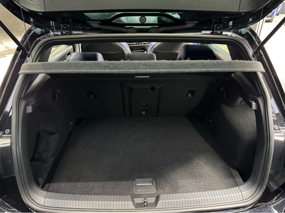 2021 Volkswagen Golf 2.0L Petrol For Sale Images