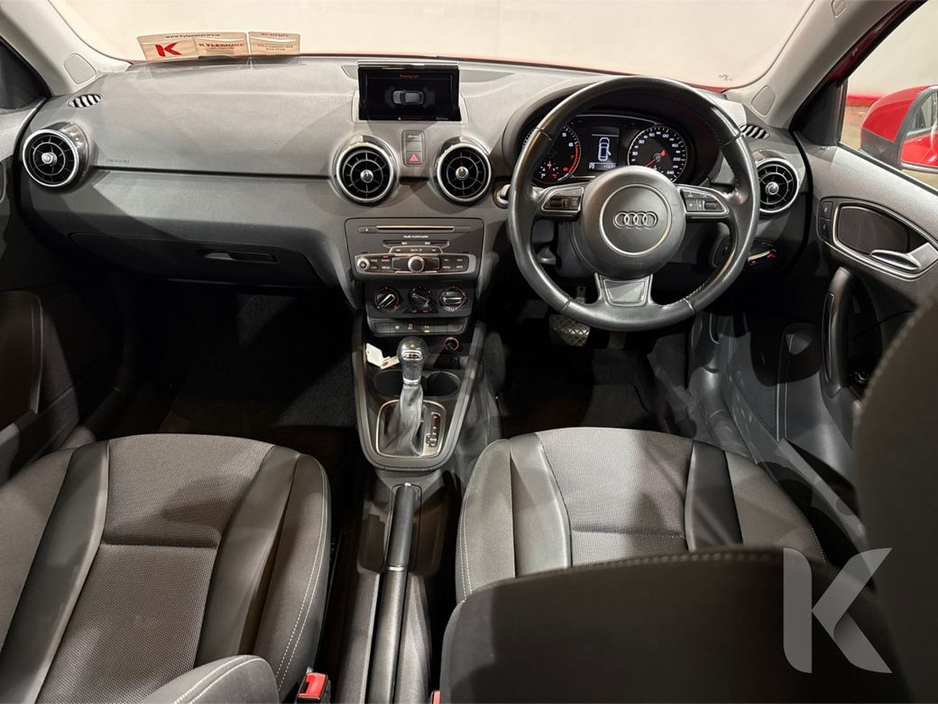 Audi A1 1.0 TFSI AUTOMATIC - RED/BLACK TWO TONE - FACTORY ALLOYS - XENON HEADLIGHTS - PARKING AID - HEATING / AC CONTROLS — thumbnail 13